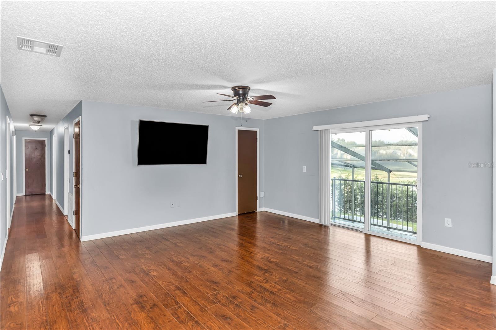 VILLAGE GREEN PH 01 - Residential Lease