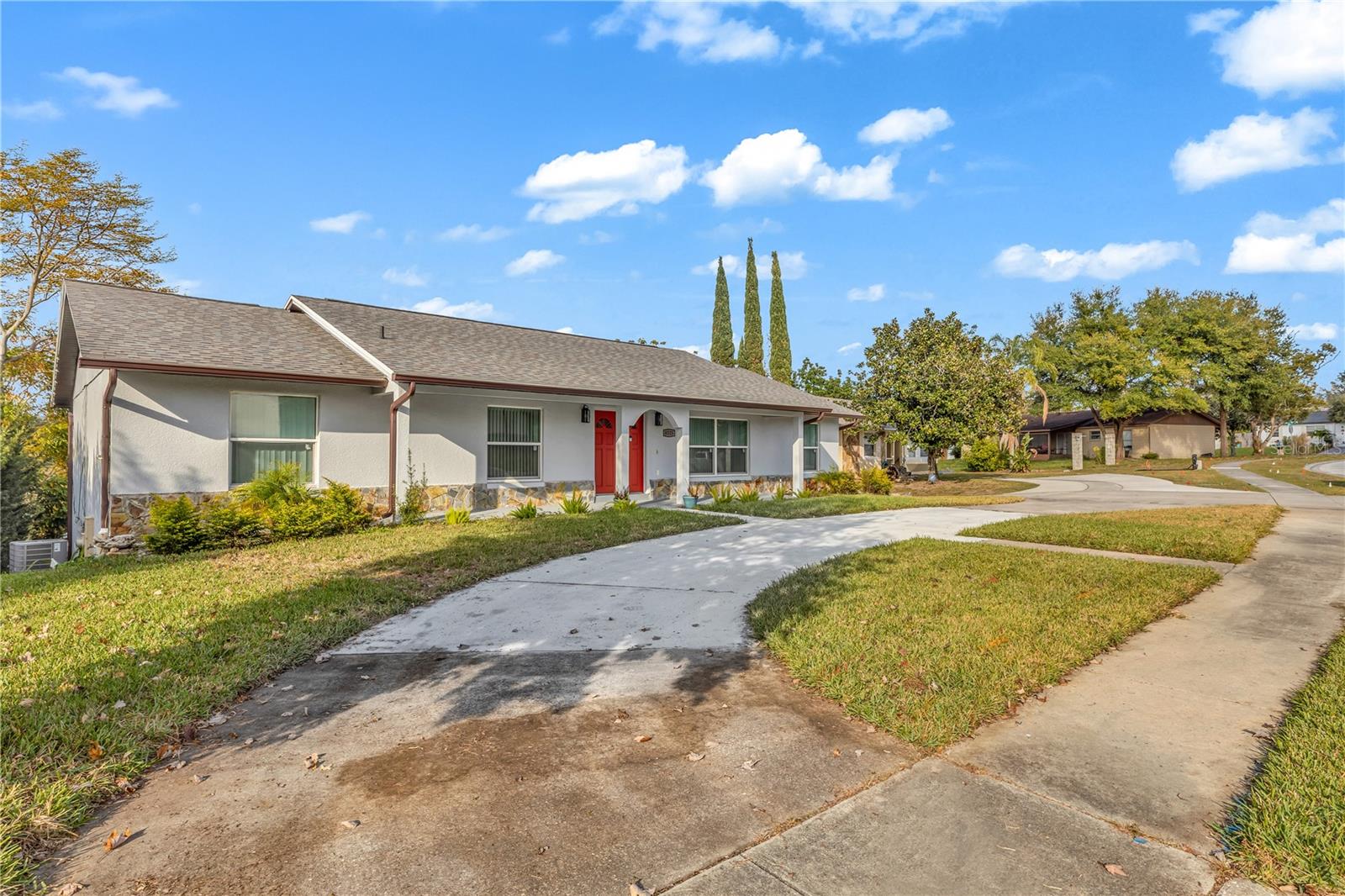 VILLAGE GREEN PH 01 - Residential Lease