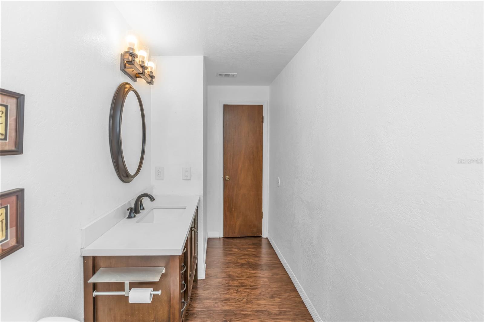 VILLAGE GREEN PH 01 - Residential Lease