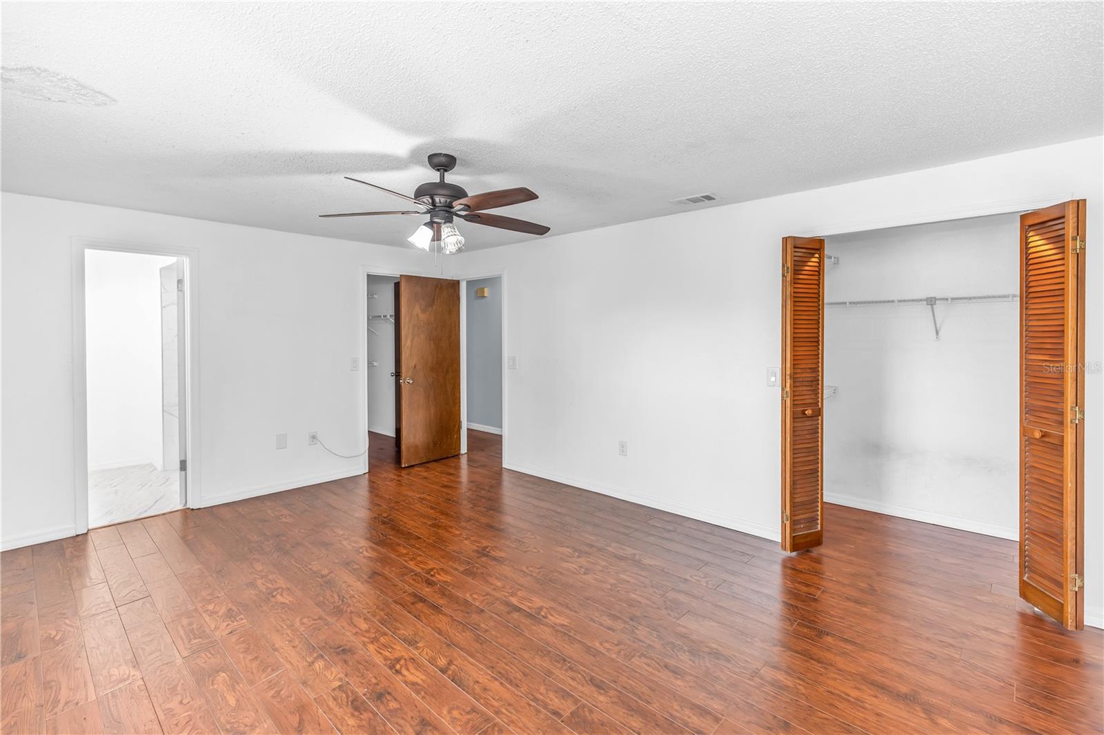 VILLAGE GREEN PH 01 - Residential Lease