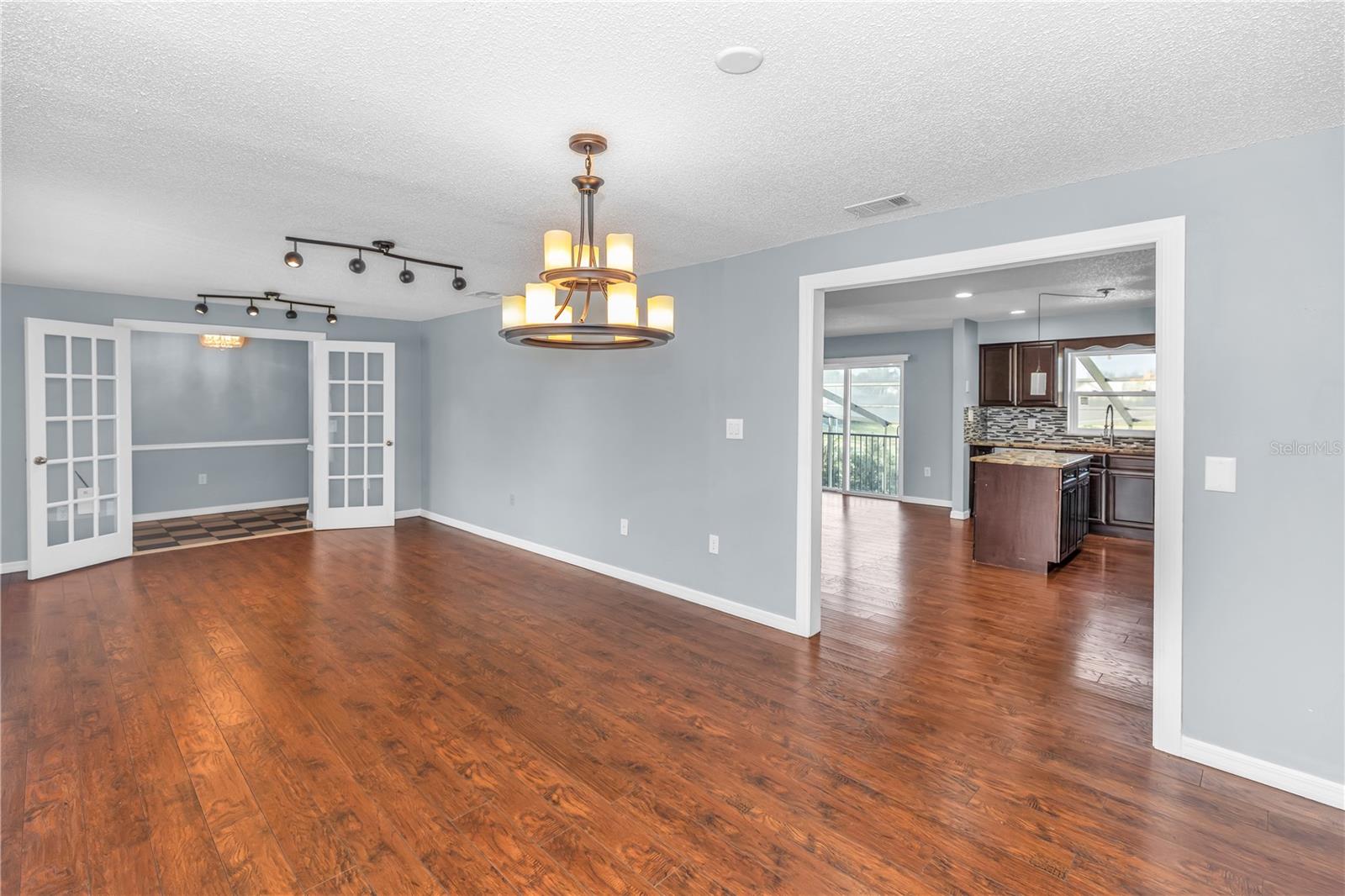 VILLAGE GREEN PH 01 - Residential Lease