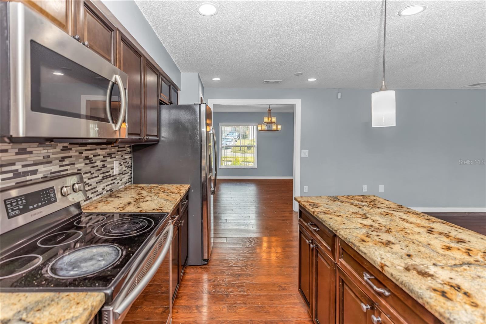 VILLAGE GREEN PH 01 - Residential Lease