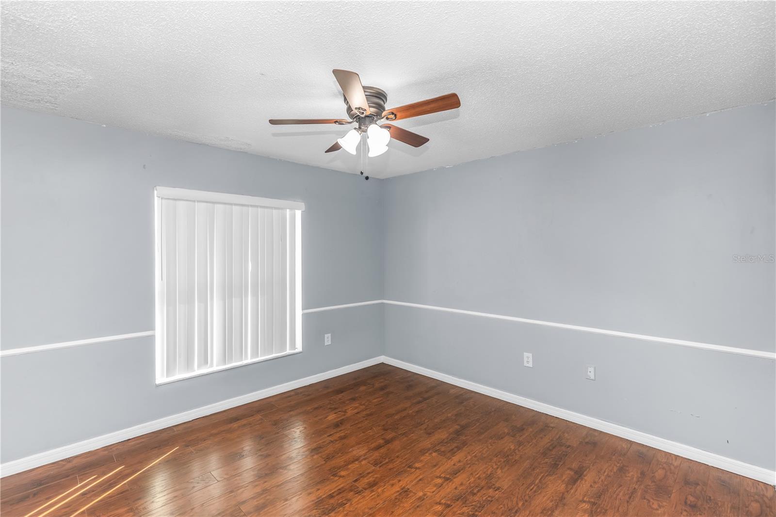 VILLAGE GREEN PH 01 - Residential Lease