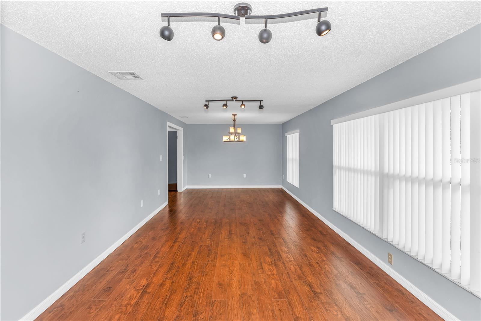 VILLAGE GREEN PH 01 - Residential Lease