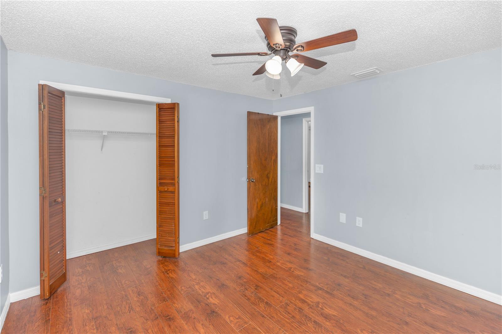 VILLAGE GREEN PH 01 - Residential Lease