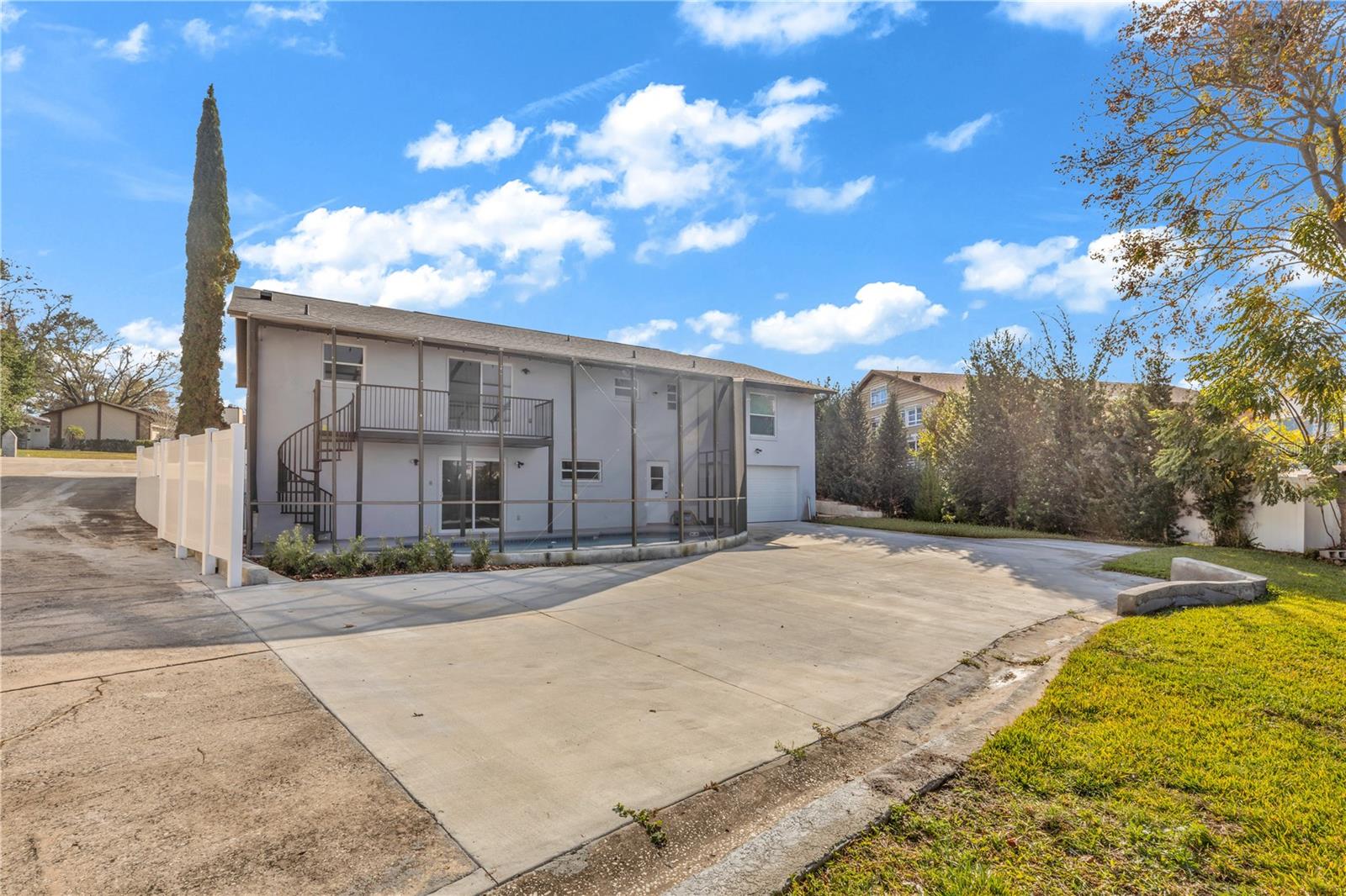 VILLAGE GREEN PH 01 - Residential Lease