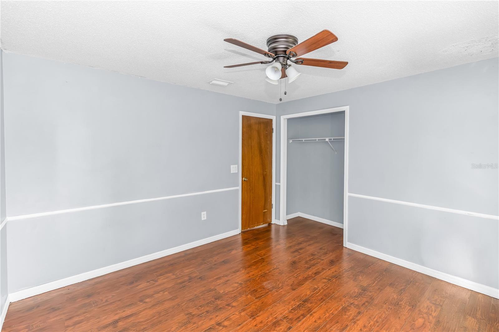 VILLAGE GREEN PH 01 - Residential Lease