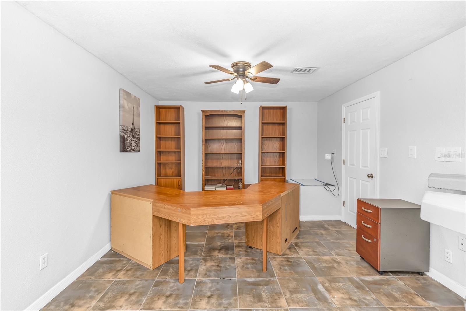 VILLAGE GREEN PH 01 - Residential Lease