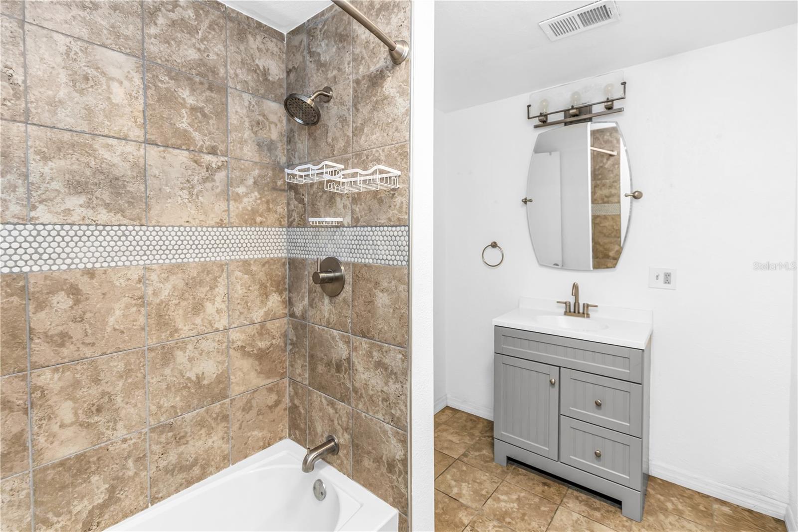 VILLAGE GREEN PH 01 - Residential Lease