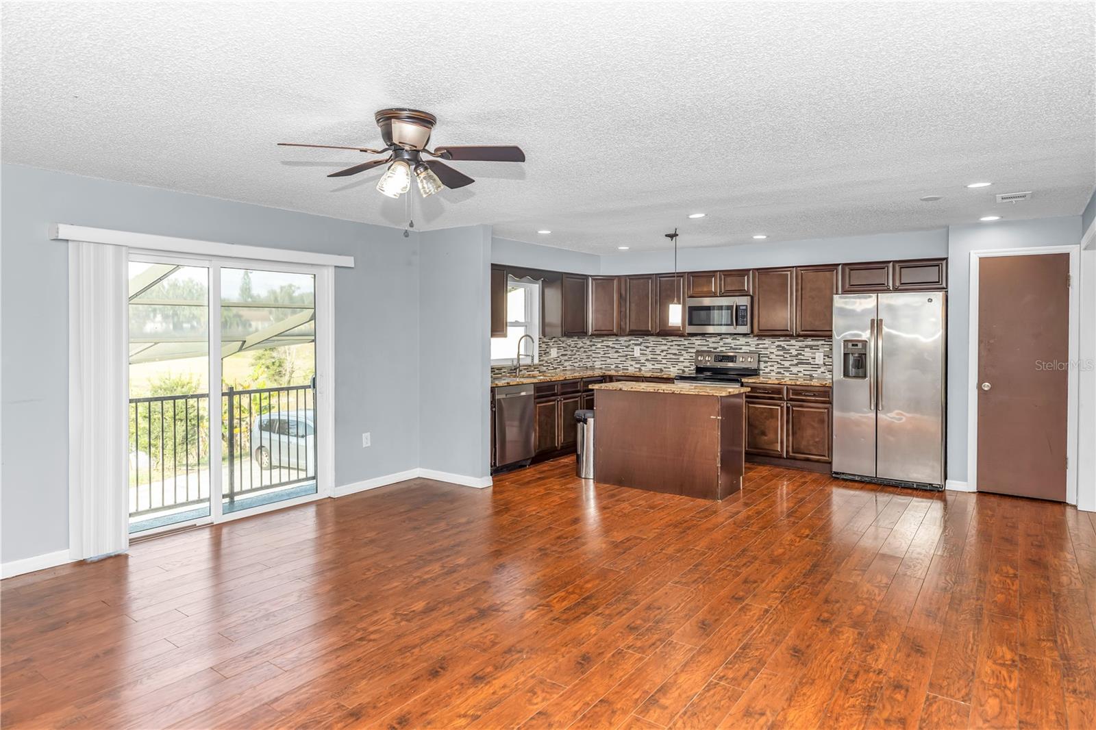 VILLAGE GREEN PH 01 - Residential Lease