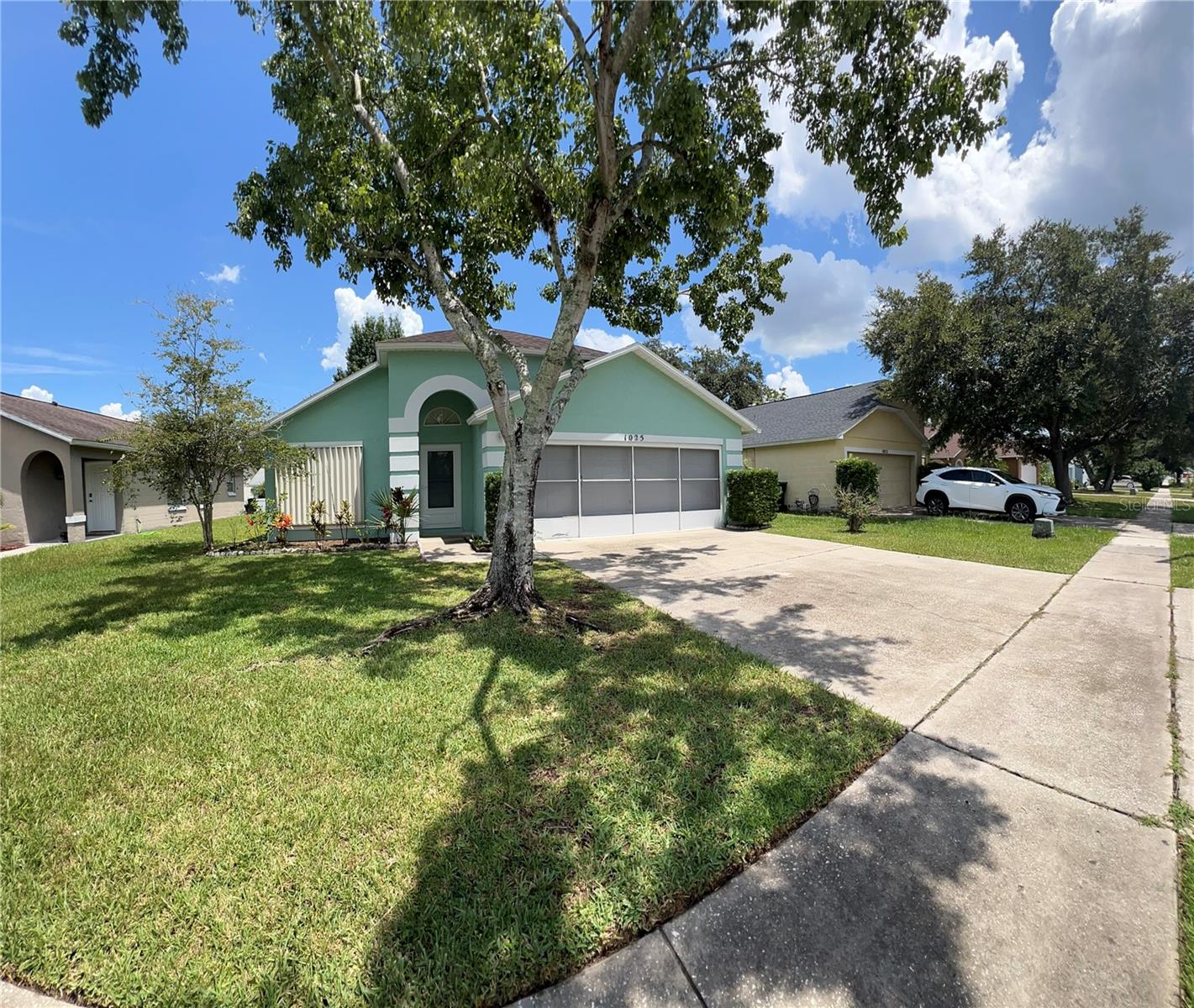 Location, Location, Location!!!!! The Home is located in a quiet, well-established neighborhood. This property offers spacious living areas, abundant natural light, and a functional layout ideal for comfortable living or investment potential. Conveniently situated near college, Orlando International Airport, shopping, major highways, UCF, and close to the Downtown area. This Home is updated with HURRICANE SHUTTERS ON ALL windows.
***A FANTASTIC OPPORTUNITY FOR FIRST-TIME BUYERS, RELOCATERS, OR INVESTORS. SCHEDULE YOUR PRIVATE SHOWING TODAY!!!!