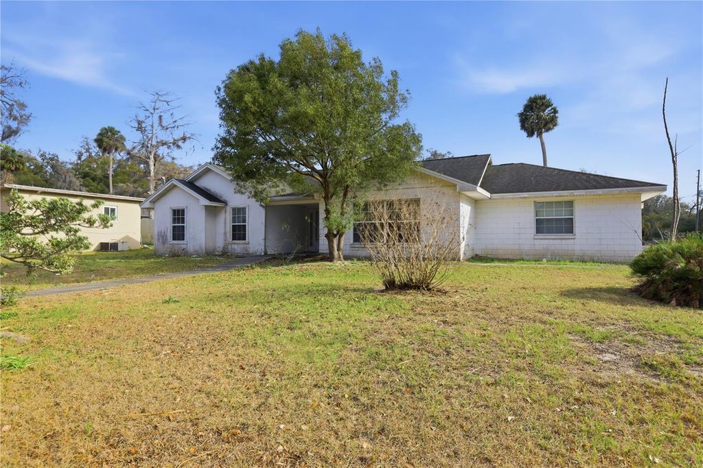 Photo of 650 E Voorhis Avenue, Deland, FL 32724 (MLS # V4947632)