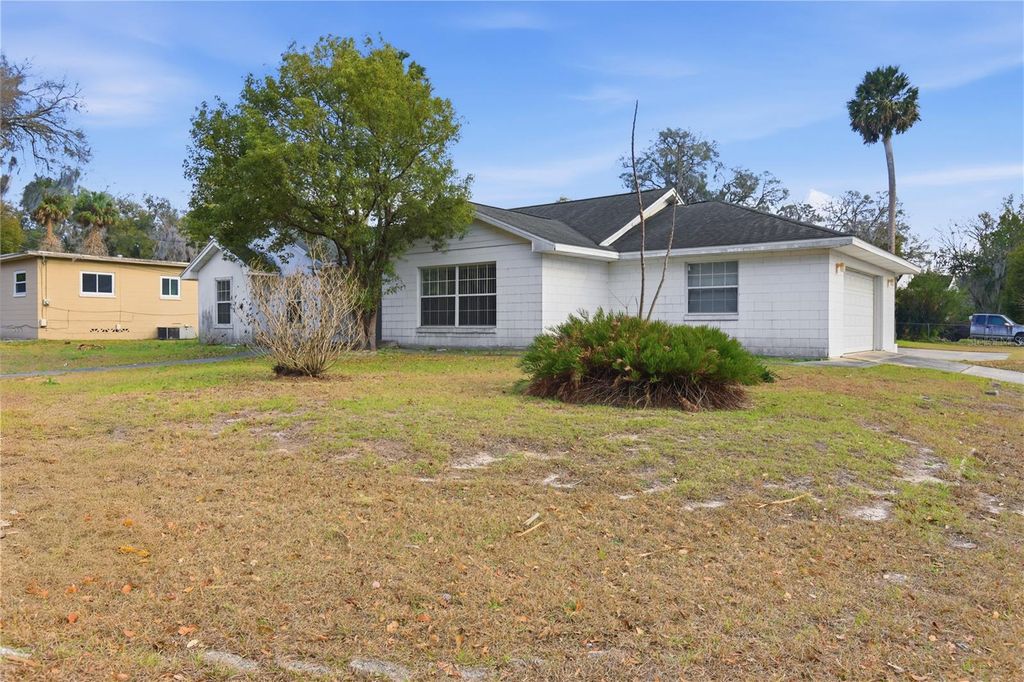 Photo of 650 E Voorhis Avenue, Deland, FL 32724 (MLS # V4947632)