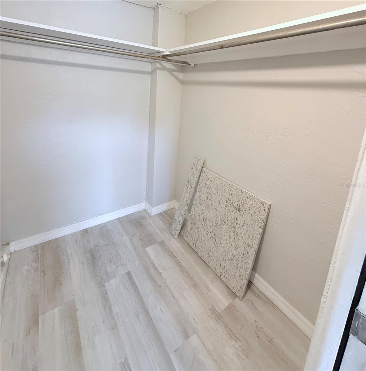 CAPRI ISLE SUB - Residential Lease