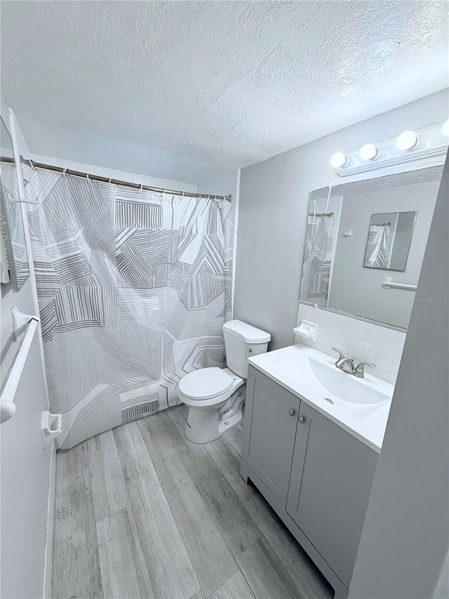 CAPRI ISLE SUB - Residential Lease