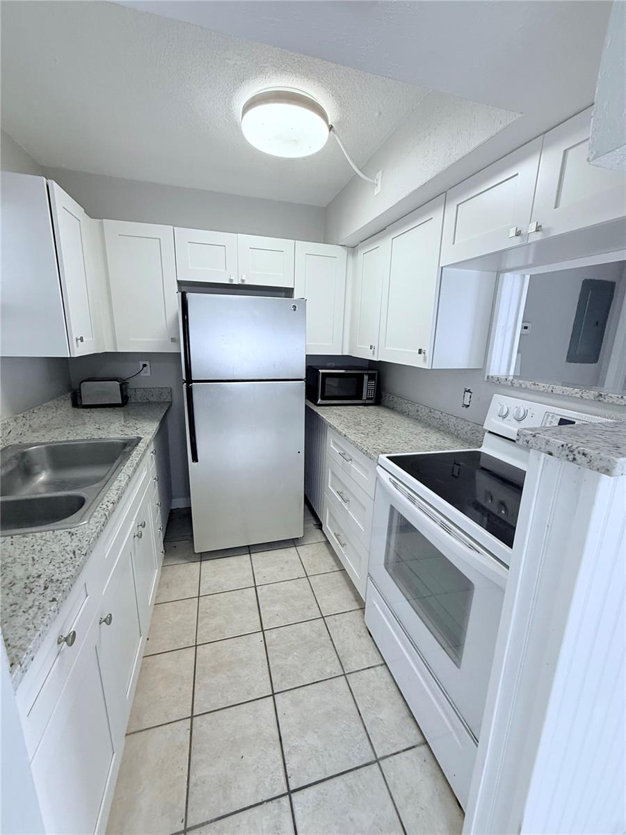 CAPRI ISLE SUB - Residential Lease