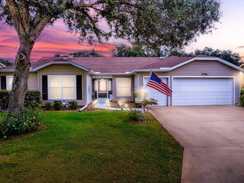 Photo of 4949 Sawgrass Lake Circle, Leesburg, FL 34748 (MLS # G5102655)