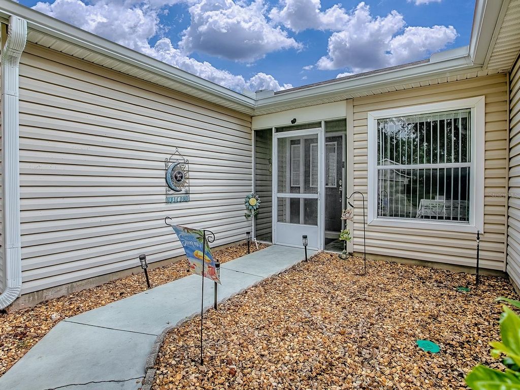 Photo of 4949 Sawgrass Lake Circle, Leesburg, FL 34748 (MLS # G5102655)