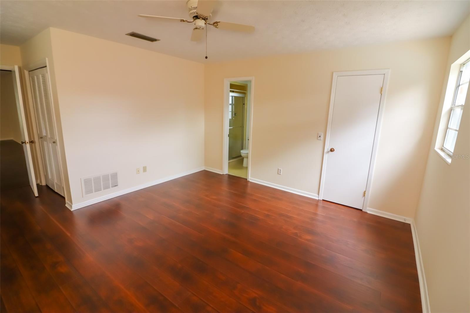 LAKESIDE ESTATES - Residential