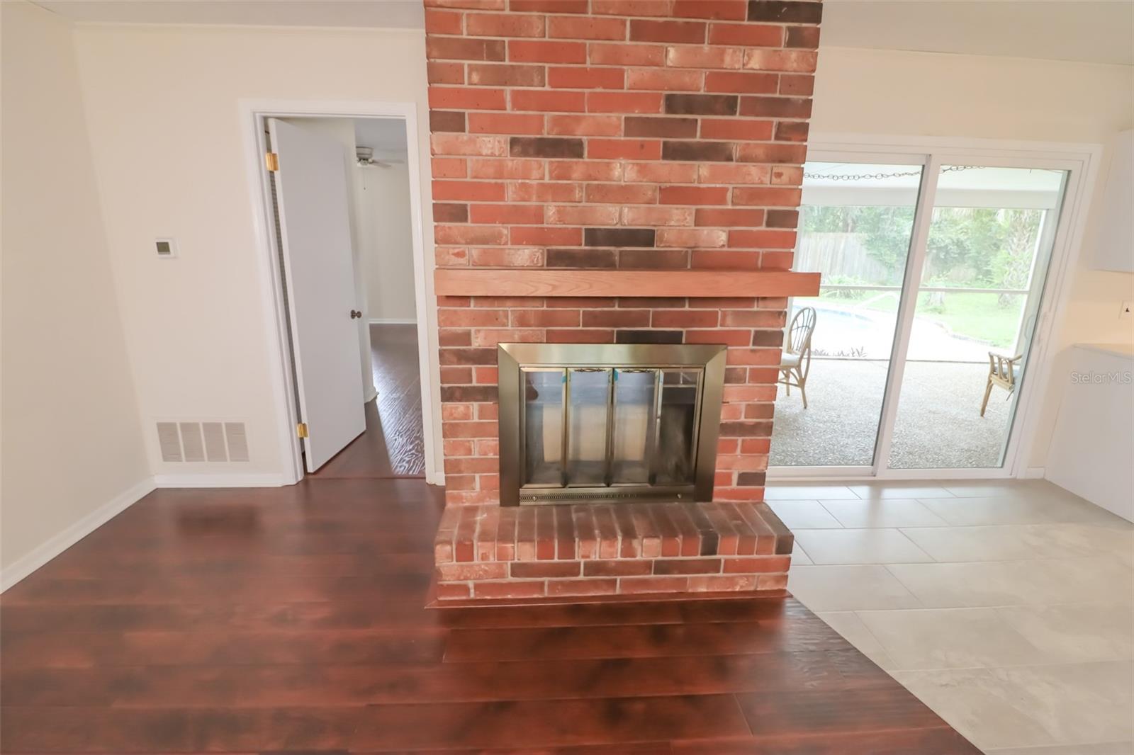 LAKESIDE ESTATES - Residential