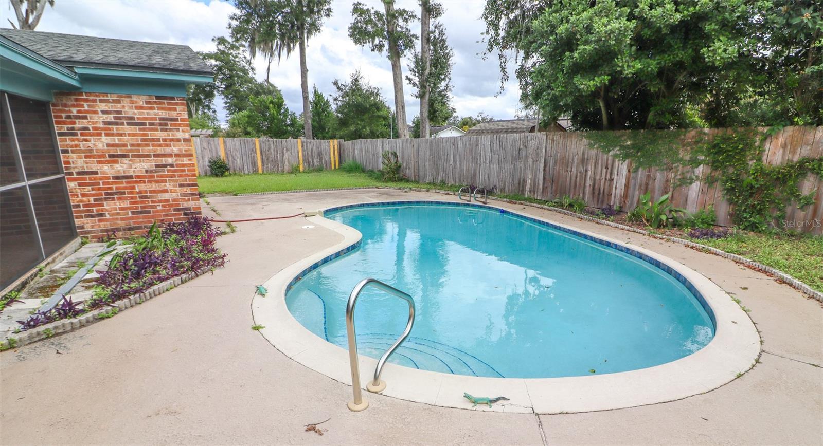 LAKESIDE ESTATES - Residential