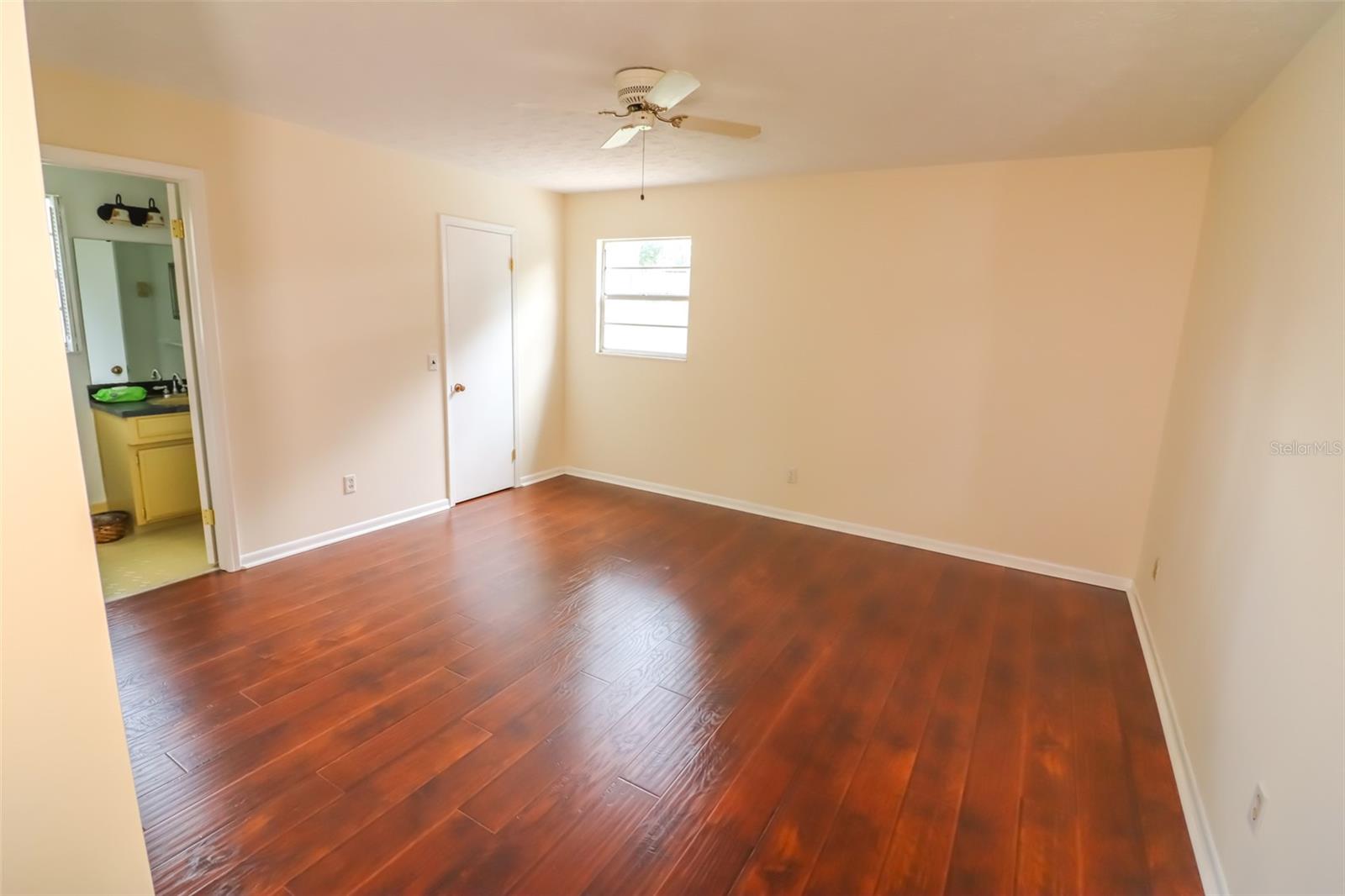 LAKESIDE ESTATES - Residential