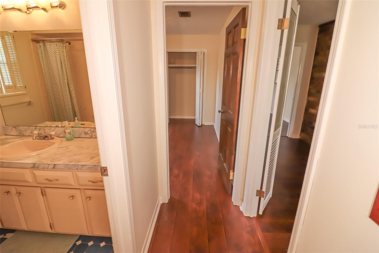 LAKESIDE ESTATES - Residential