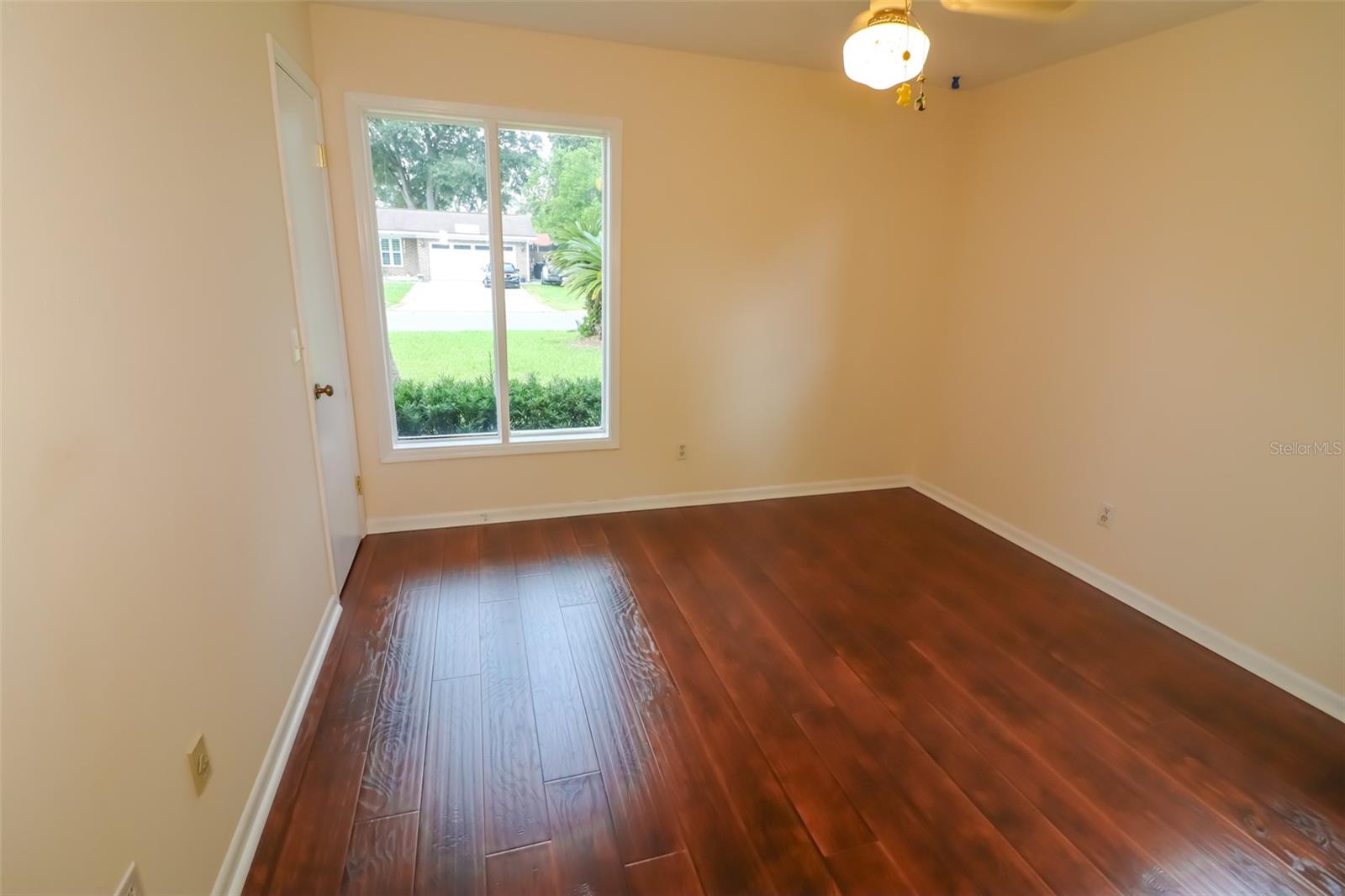 LAKESIDE ESTATES - Residential