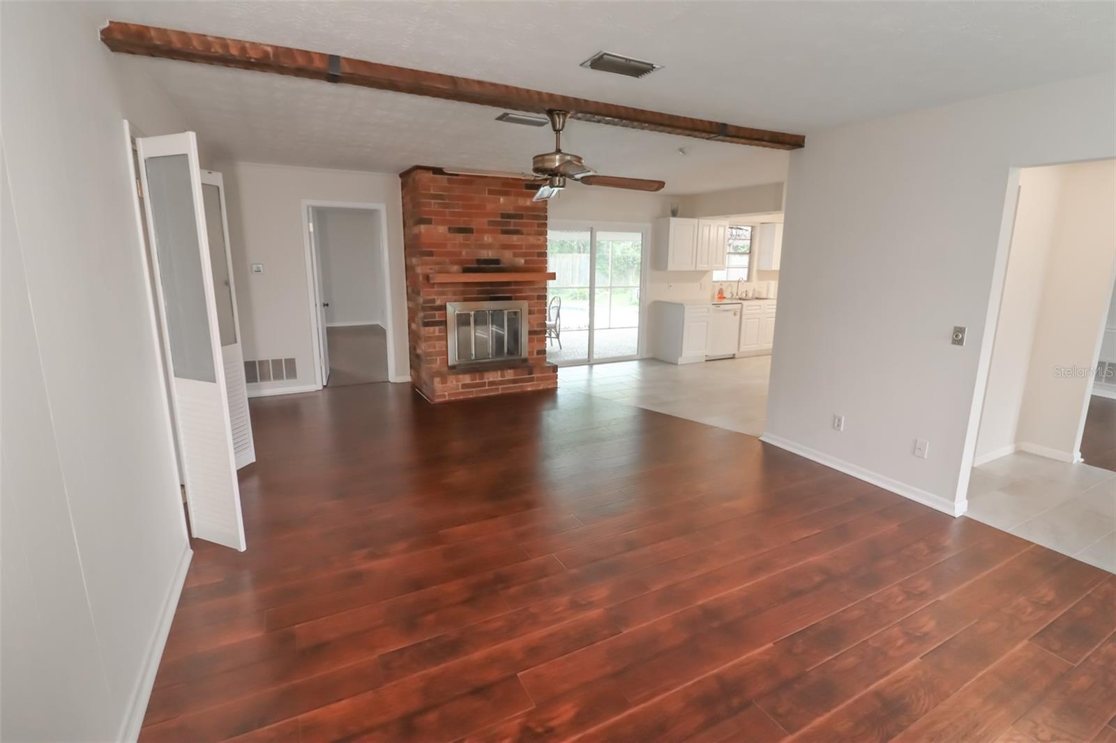 LAKESIDE ESTATES - Residential