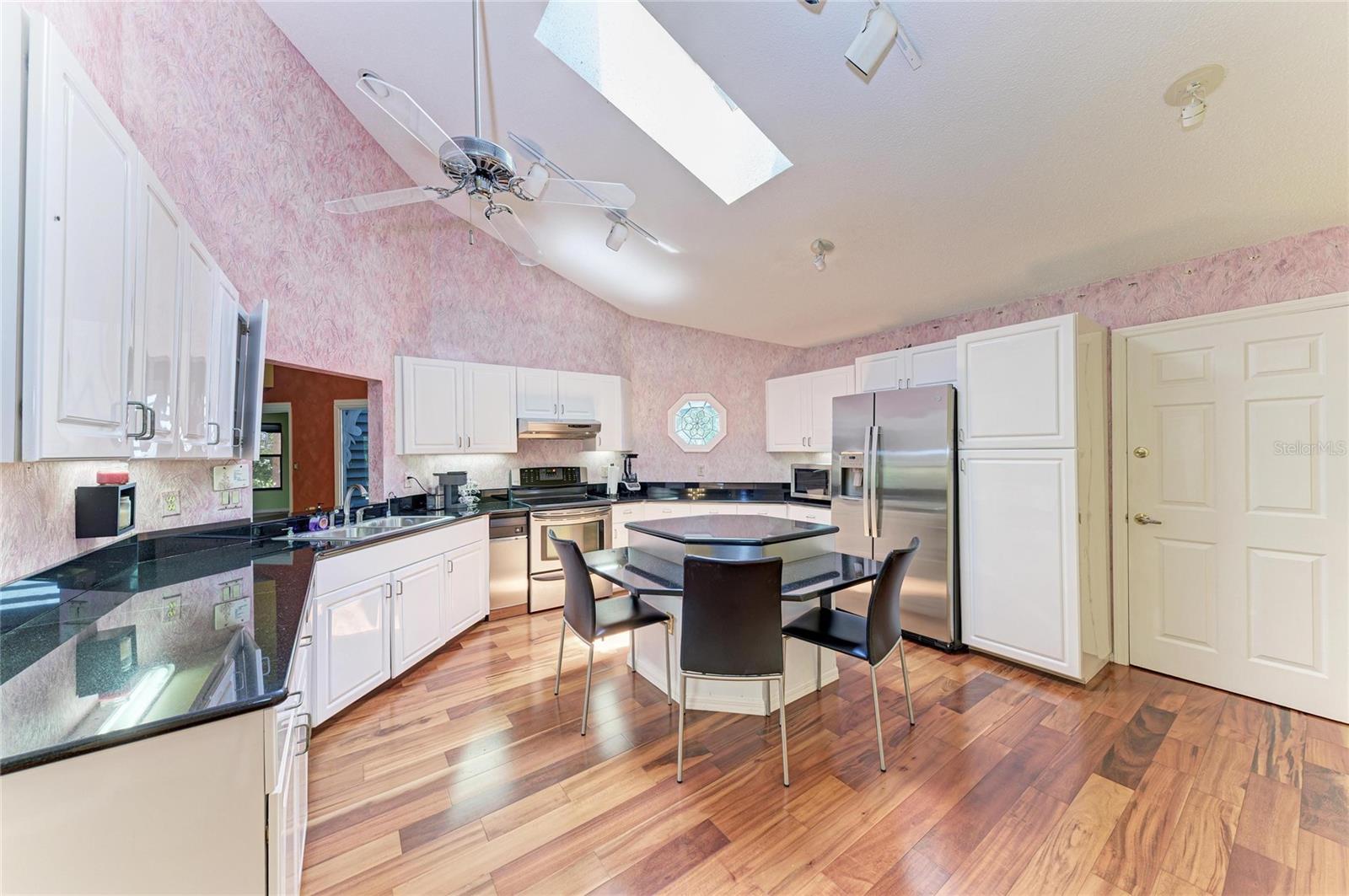 830 HAMMOCKWOOD COURT