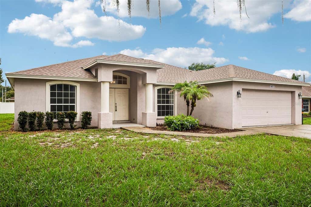 Photo of 4871 Cedar View Drive, Mulberry, FL 33860 (MLS # L4963936)
