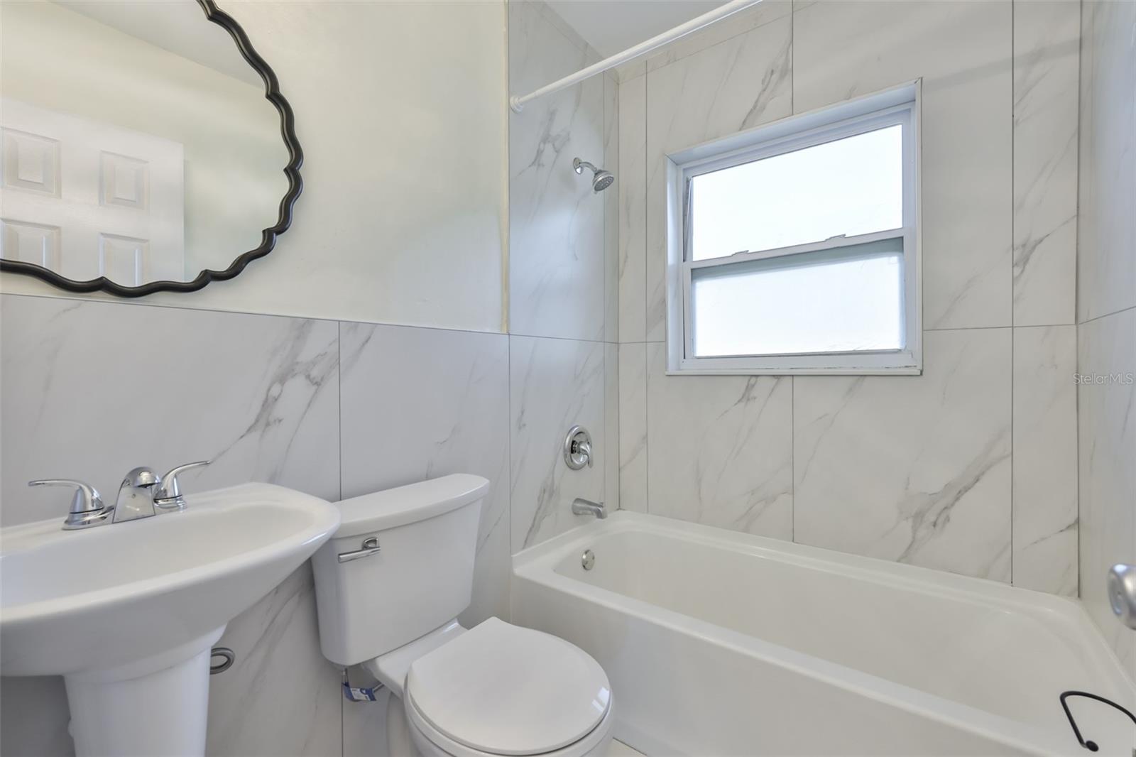 LAKE SHORE ESTATES - Residential Lease