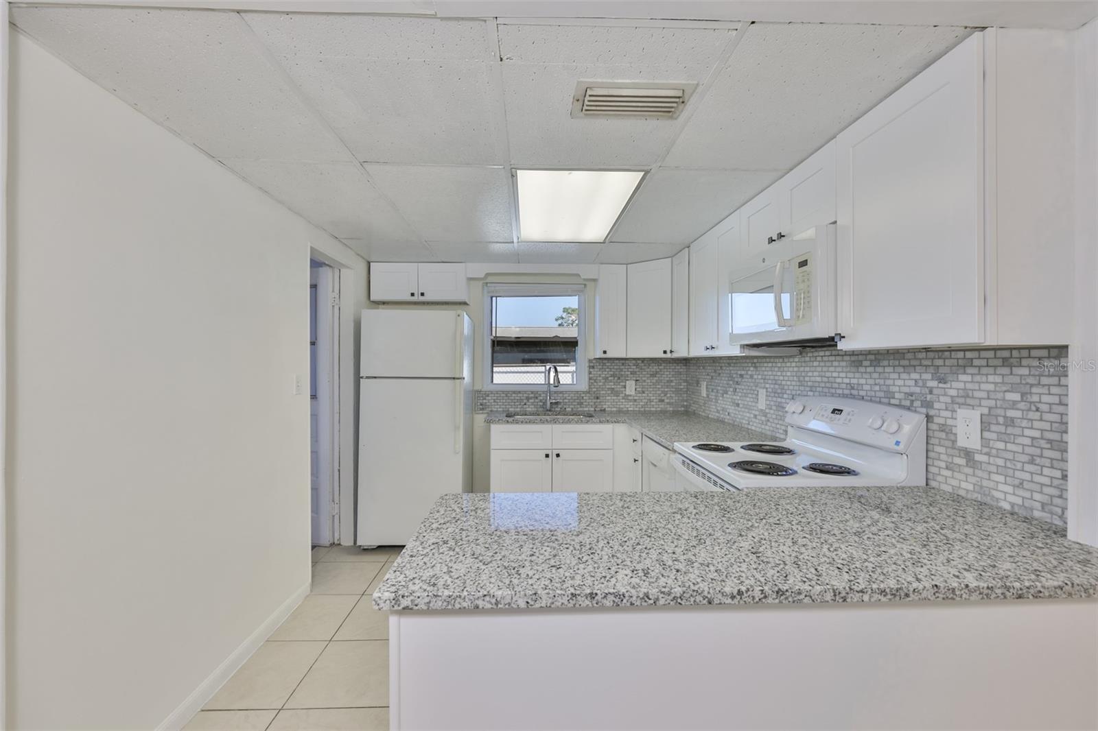 LAKE SHORE ESTATES - Residential Lease