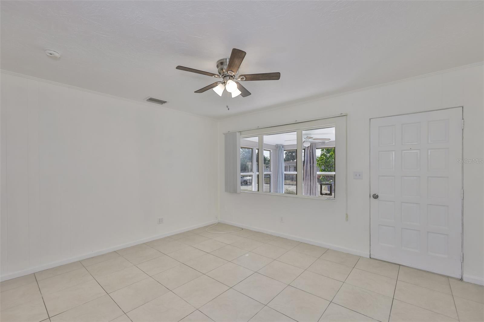 LAKE SHORE ESTATES - Residential Lease