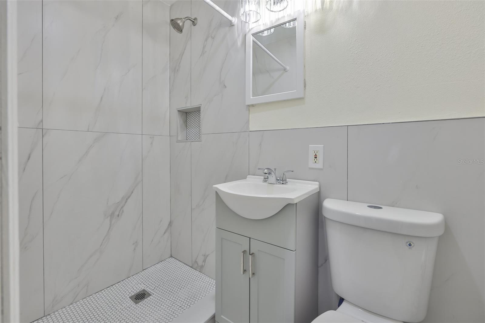 LAKE SHORE ESTATES - Residential Lease