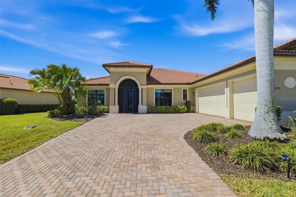 Photo of 10730 Ironbridge Drive, Venice, FL 34293 (MLS # A4689286)