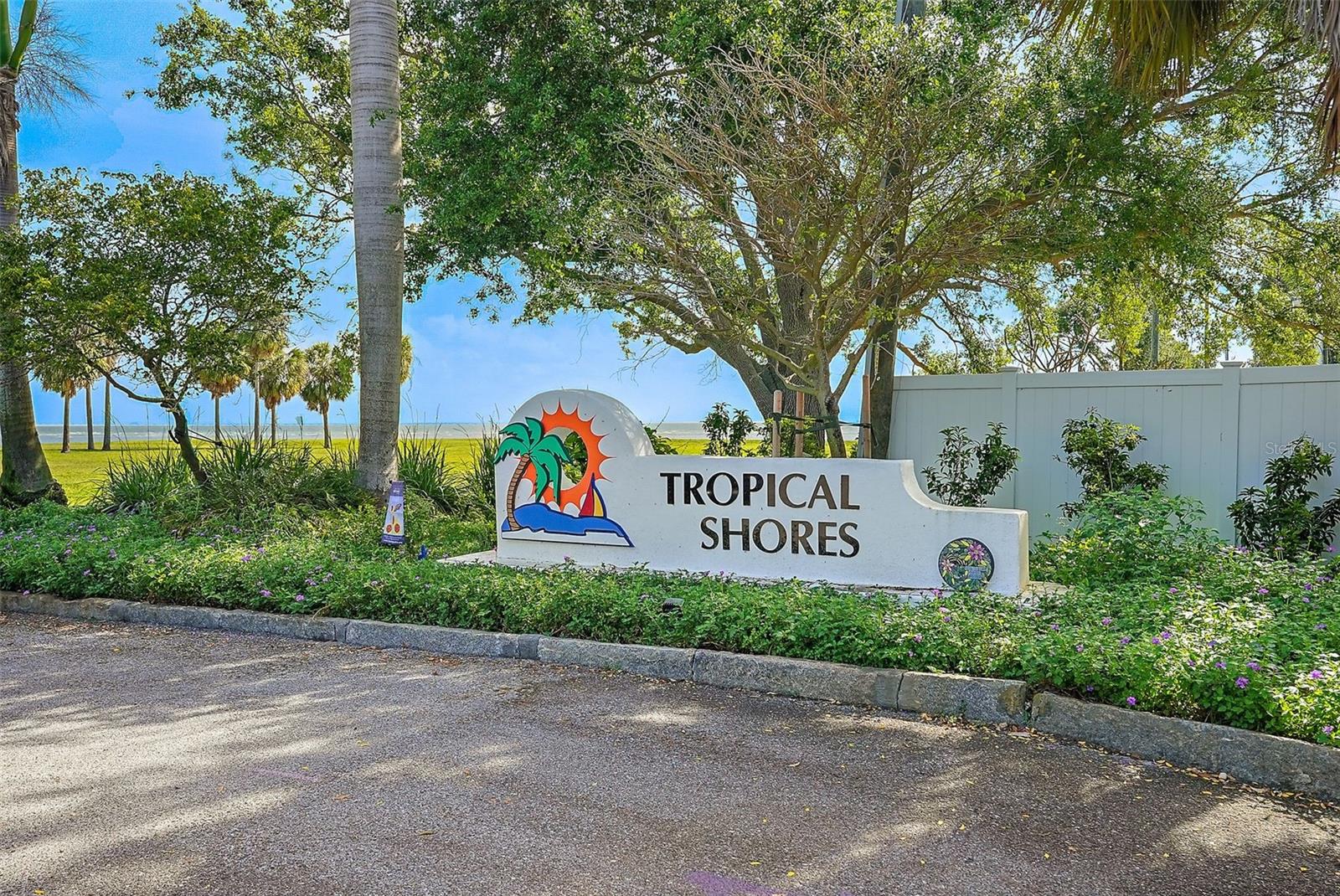 2540 S SHORE DRIVE SE