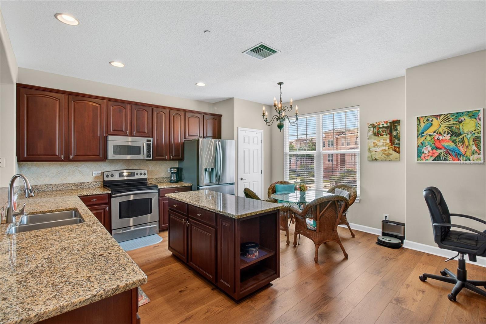 SEMINOLE ISLE TWNHMS - Residential