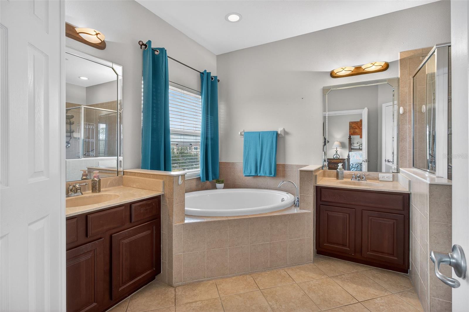 SEMINOLE ISLE TWNHMS - Residential