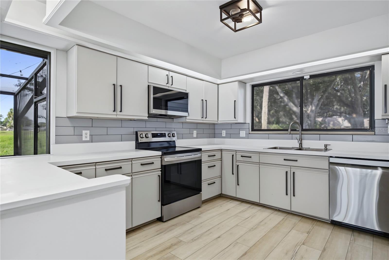4572 N LAKE ORLANDO PARKWAY 6