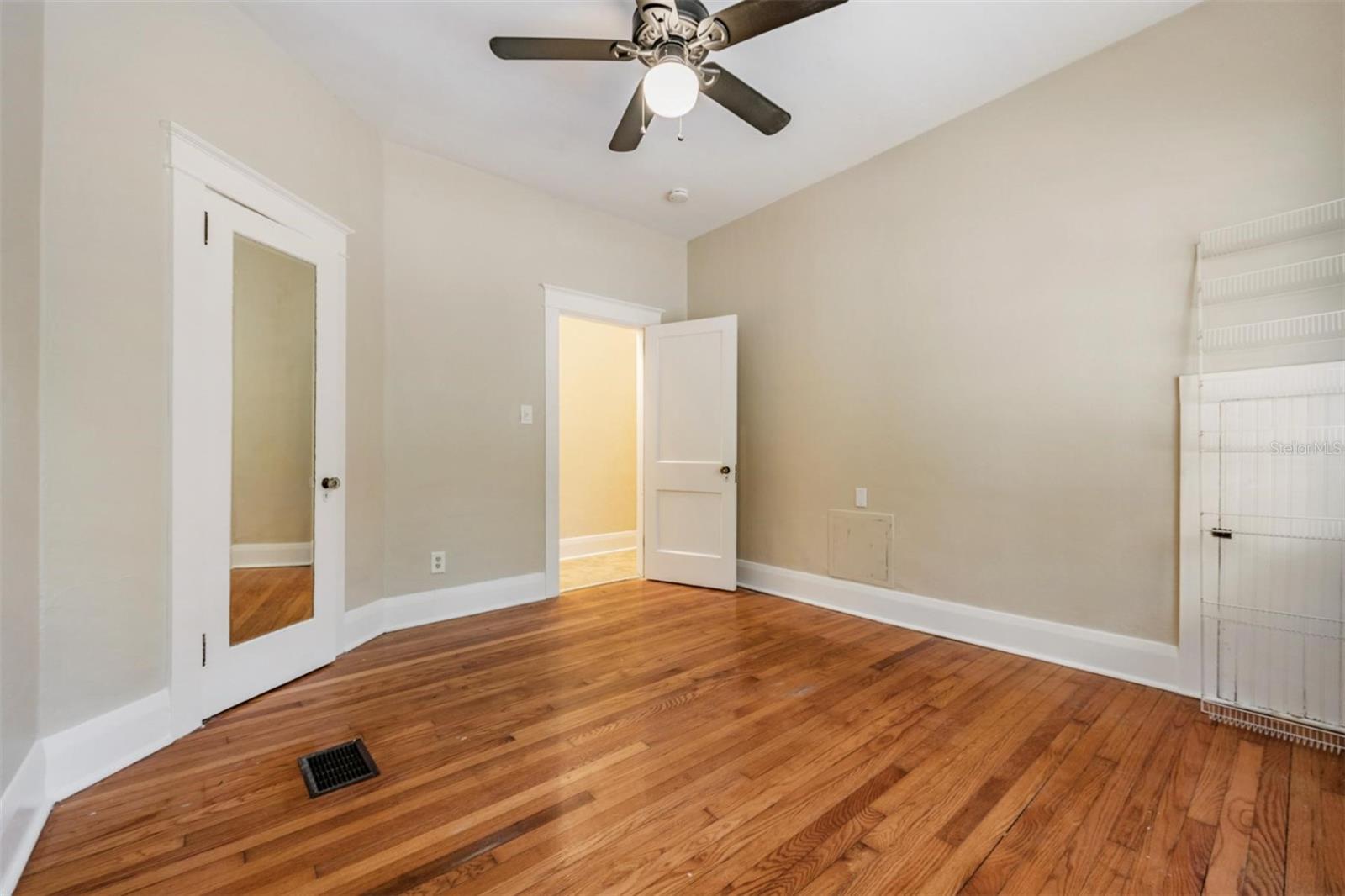 EVELYN CITY - Residential Lease