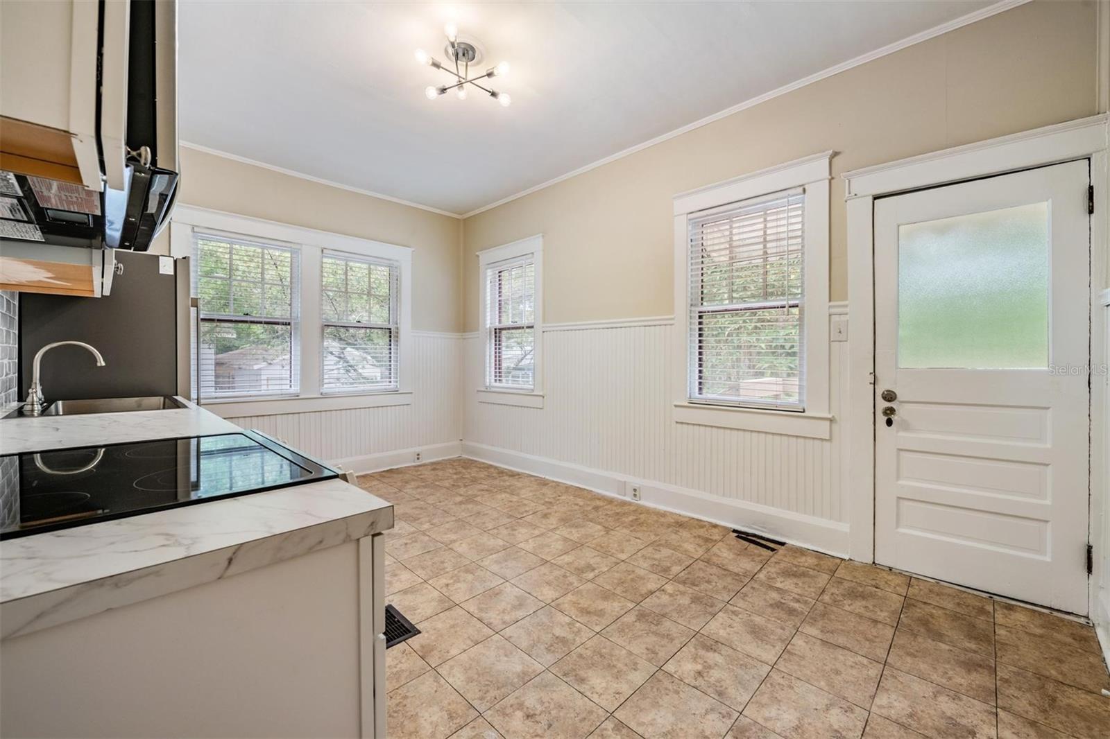 EVELYN CITY - Residential Lease