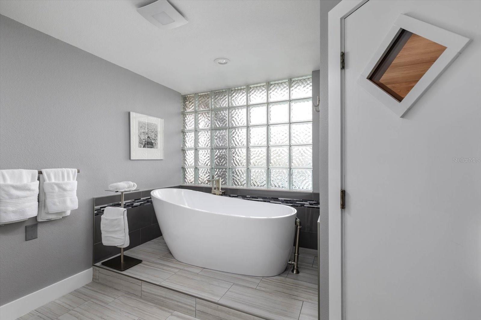 ULTIMAR THREE CONDO - Residential