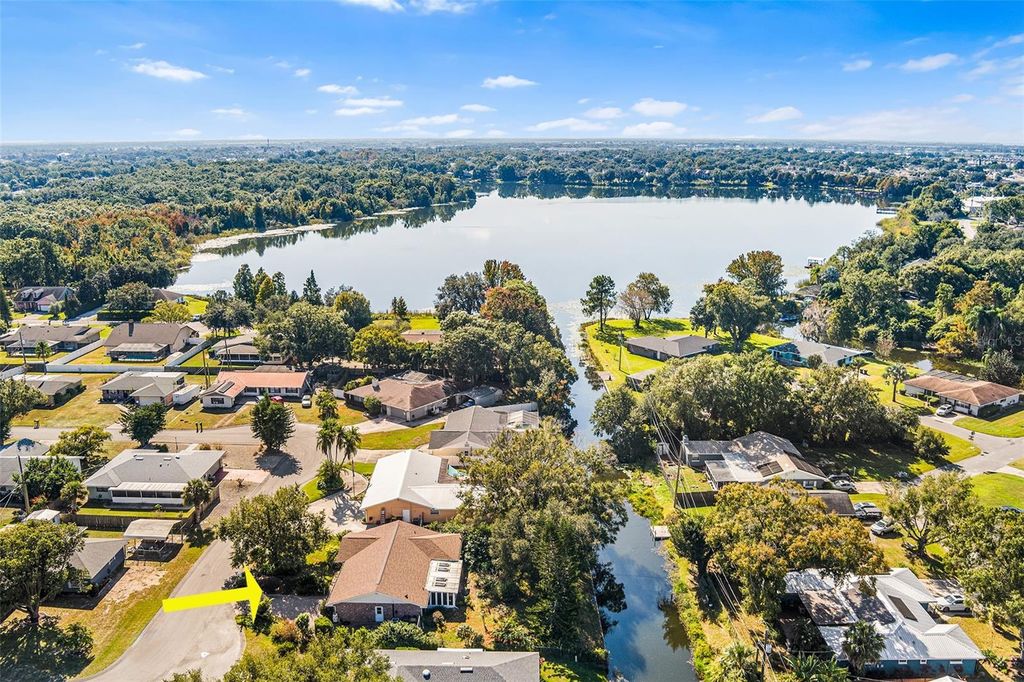 Photo of 185 Lagoon Rd, Winter Haven, FL 33884 (MLS # P4936898)