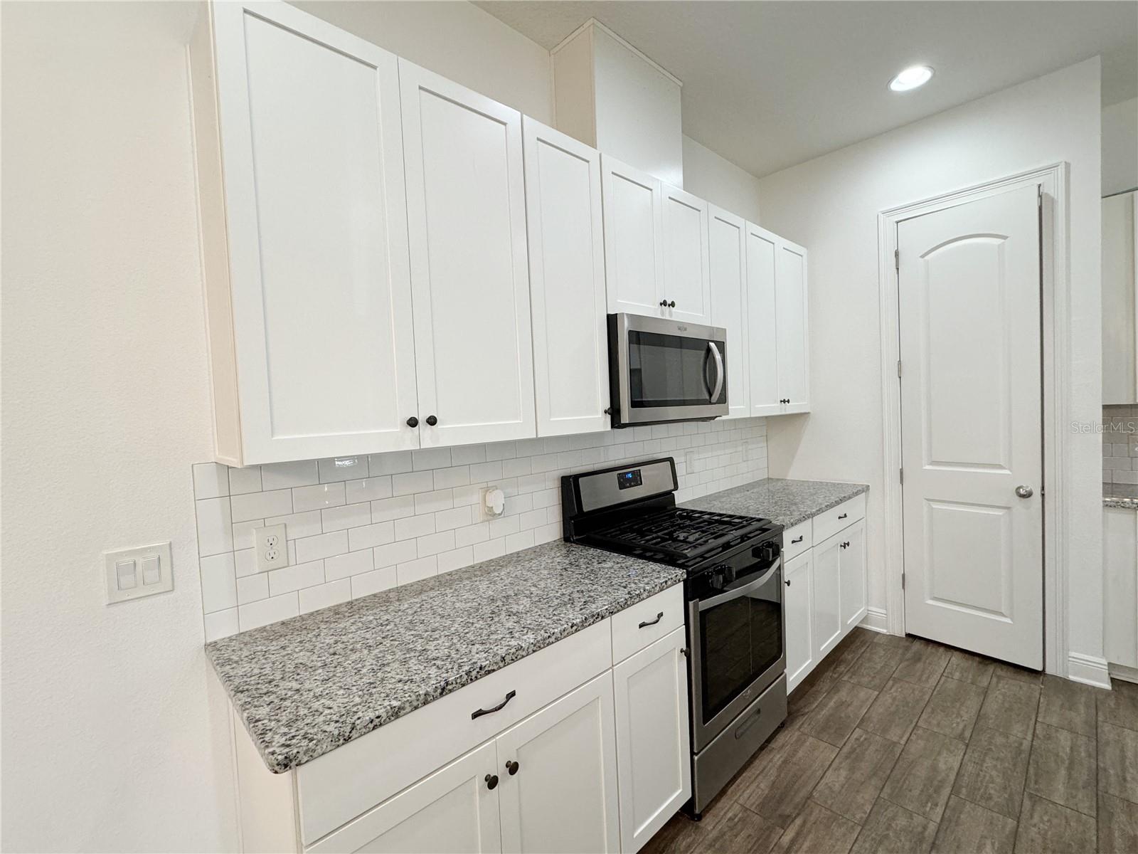 WATERSIDE/JOHNS LK-PH 2A - Residential Lease