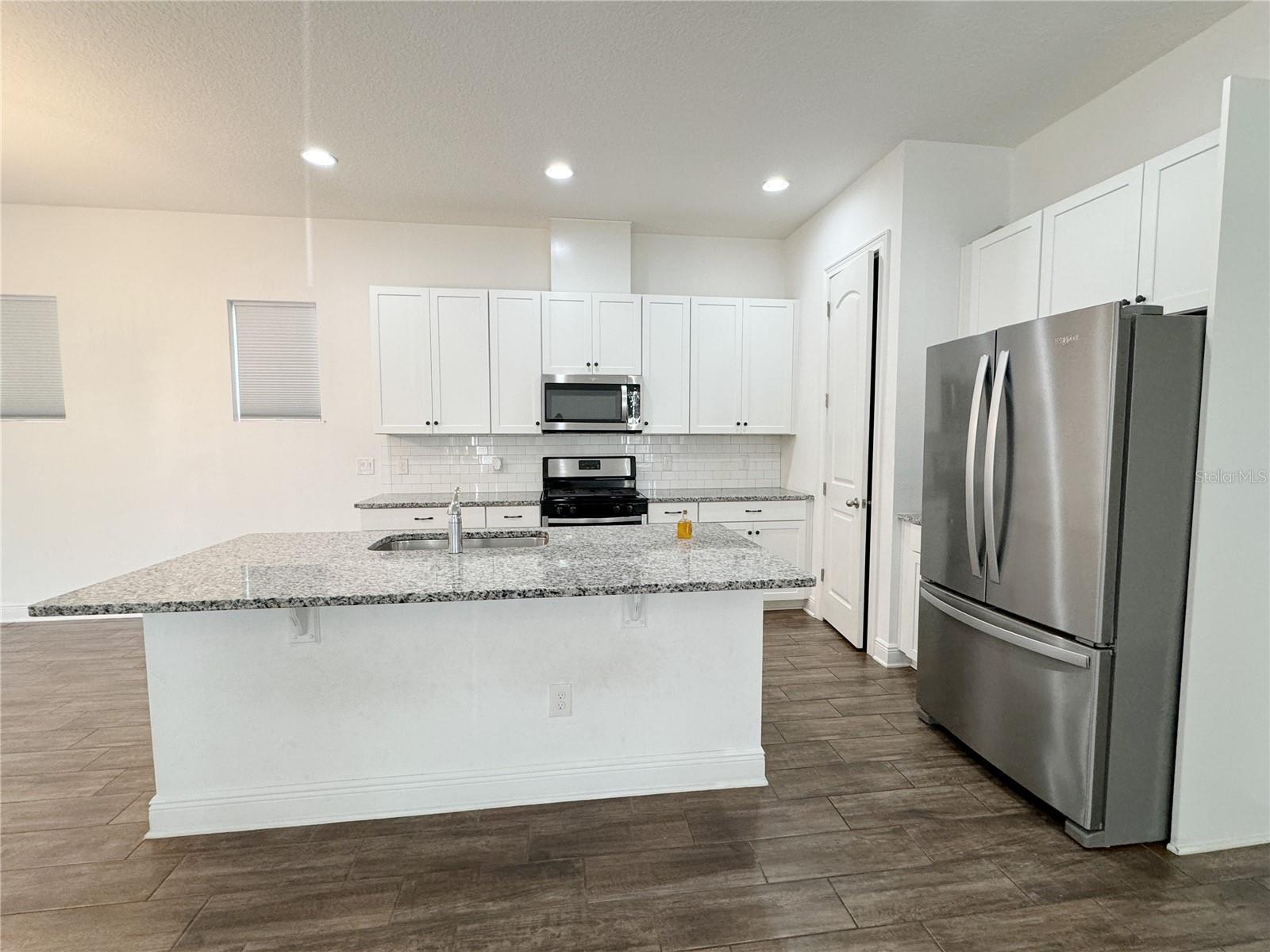 WATERSIDE/JOHNS LK-PH 2A - Residential Lease