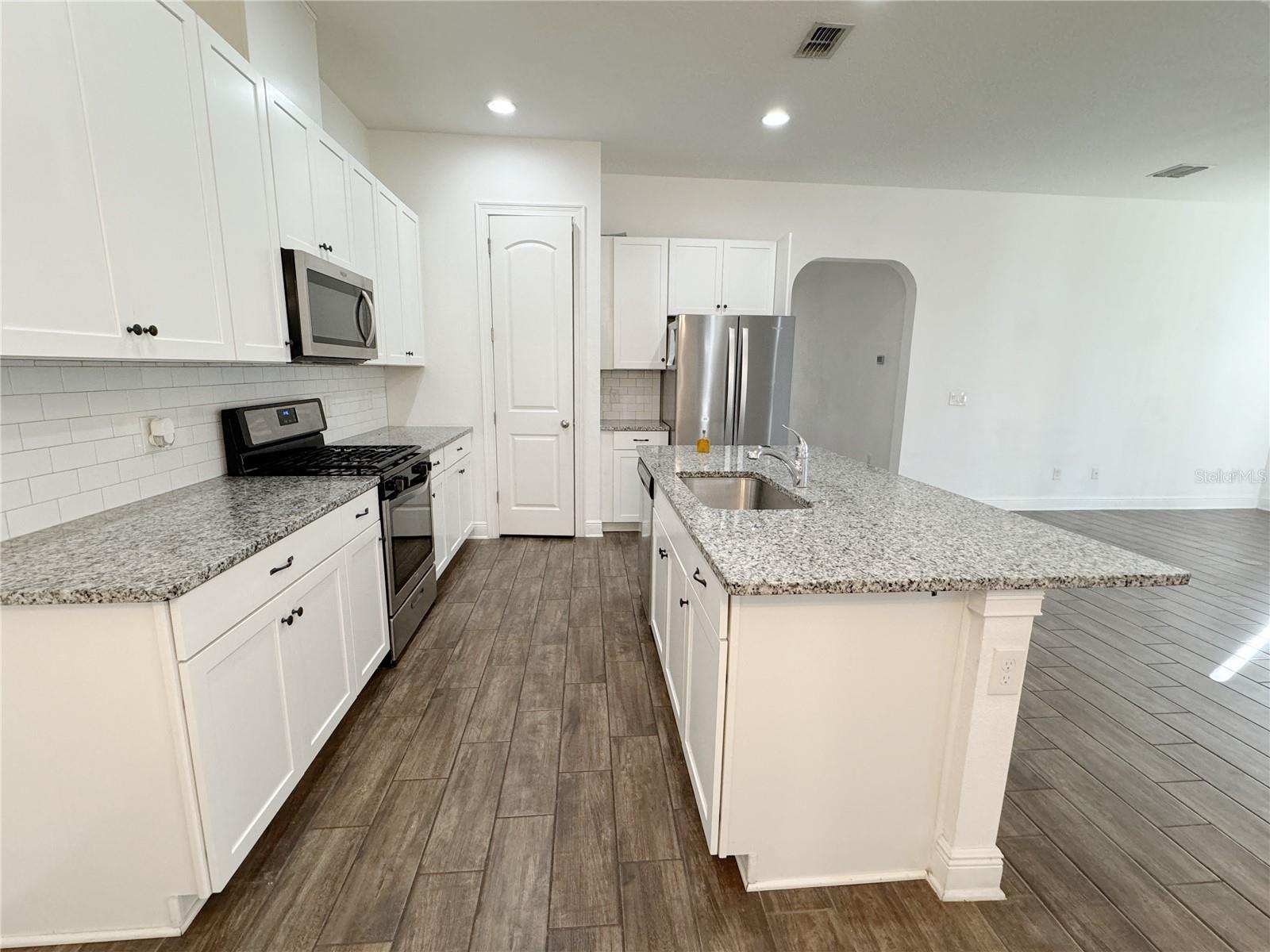 WATERSIDE/JOHNS LK-PH 2A - Residential Lease