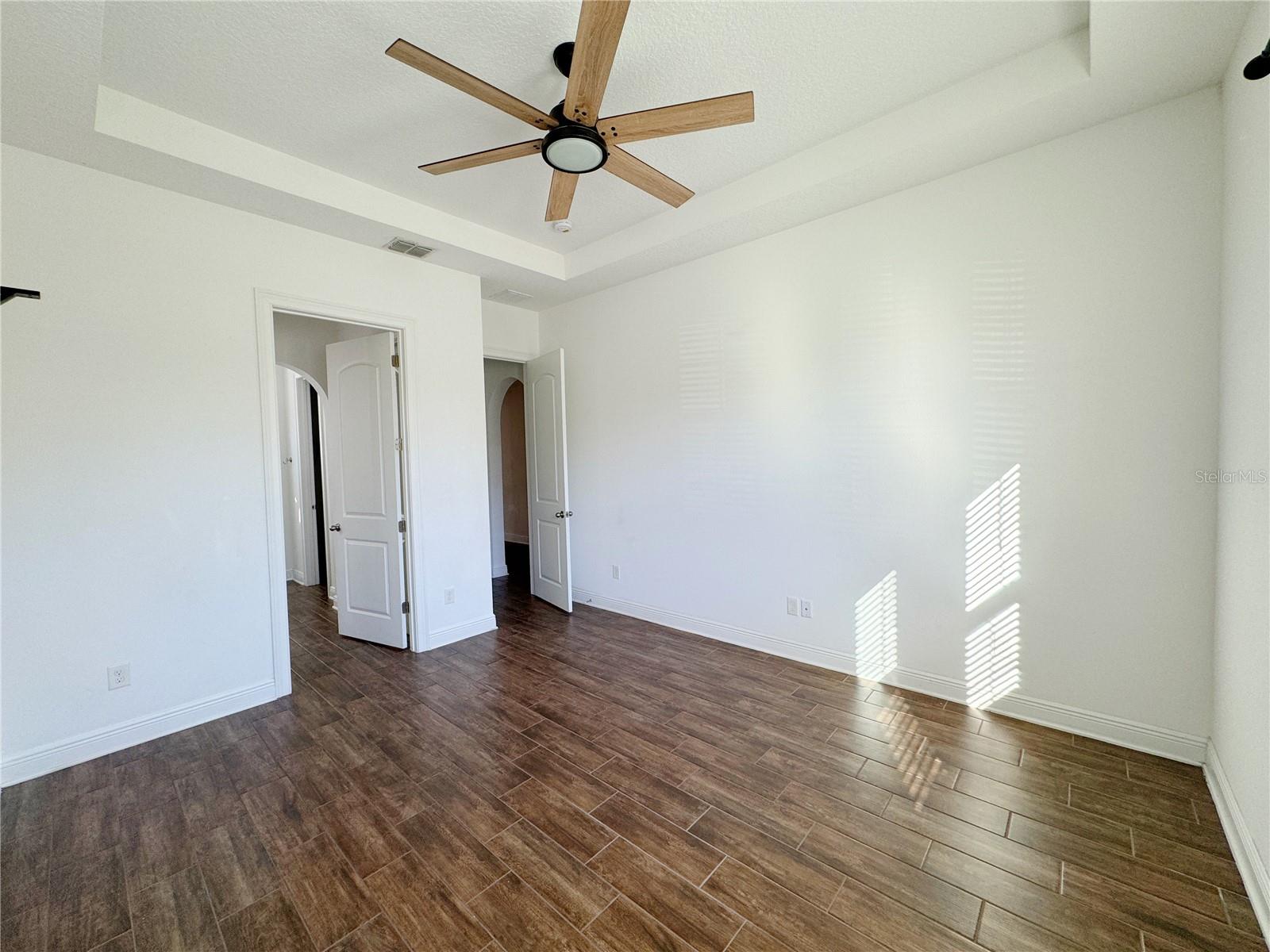 WATERSIDE/JOHNS LK-PH 2A - Residential Lease