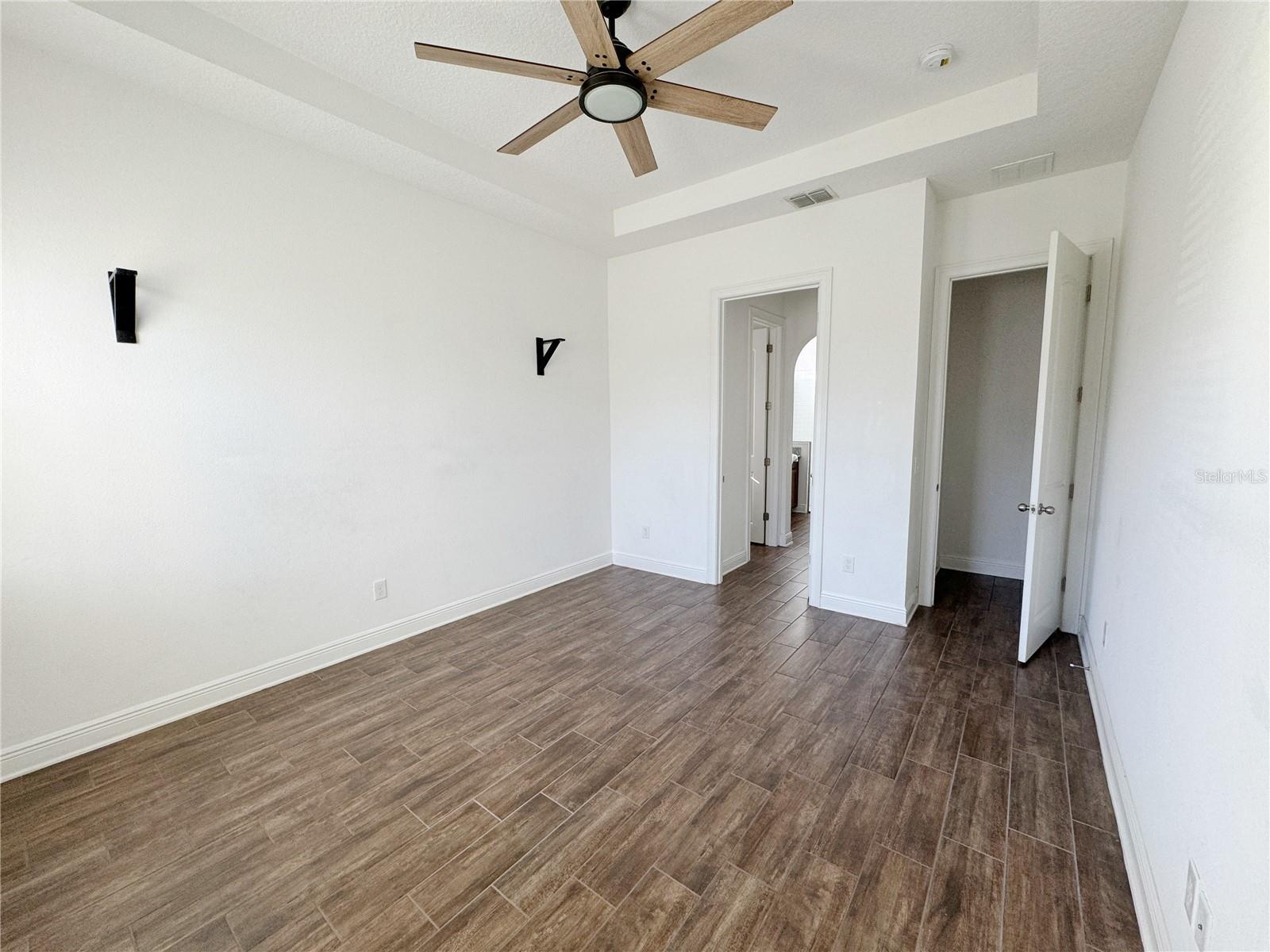 WATERSIDE/JOHNS LK-PH 2A - Residential Lease