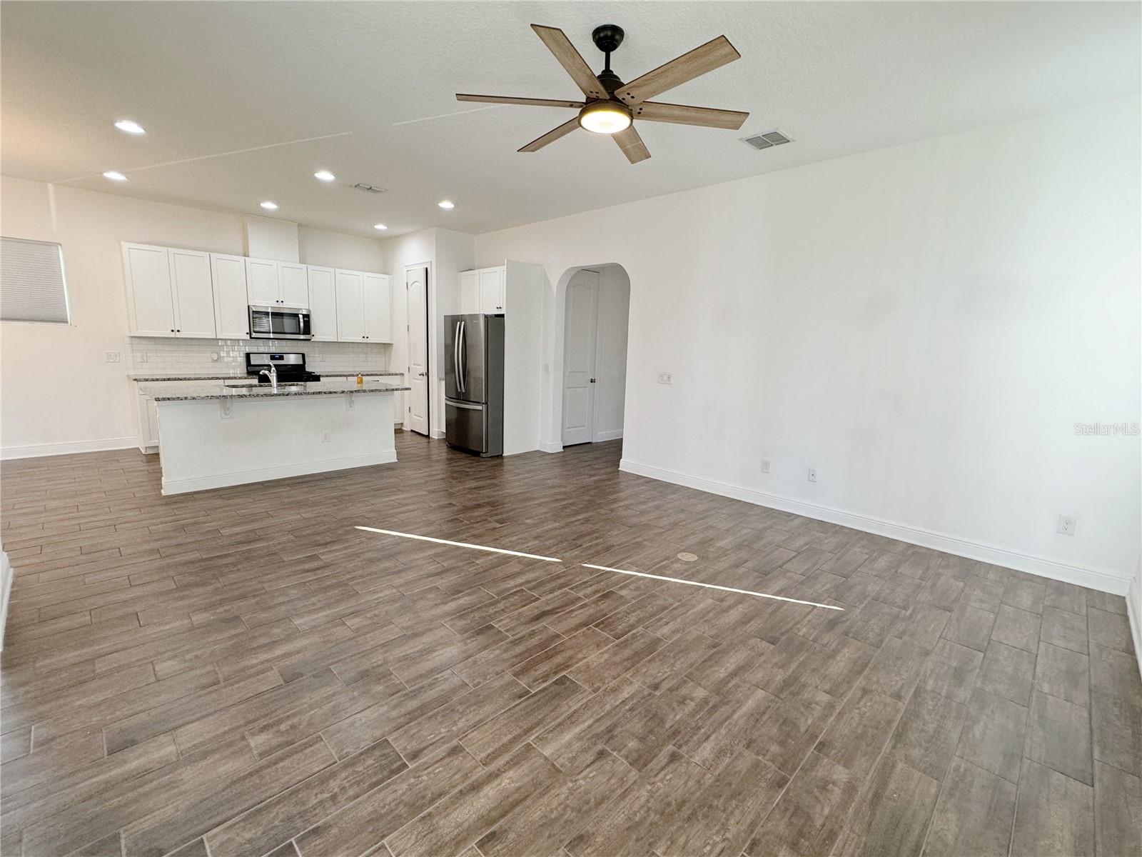 WATERSIDE/JOHNS LK-PH 2A - Residential Lease